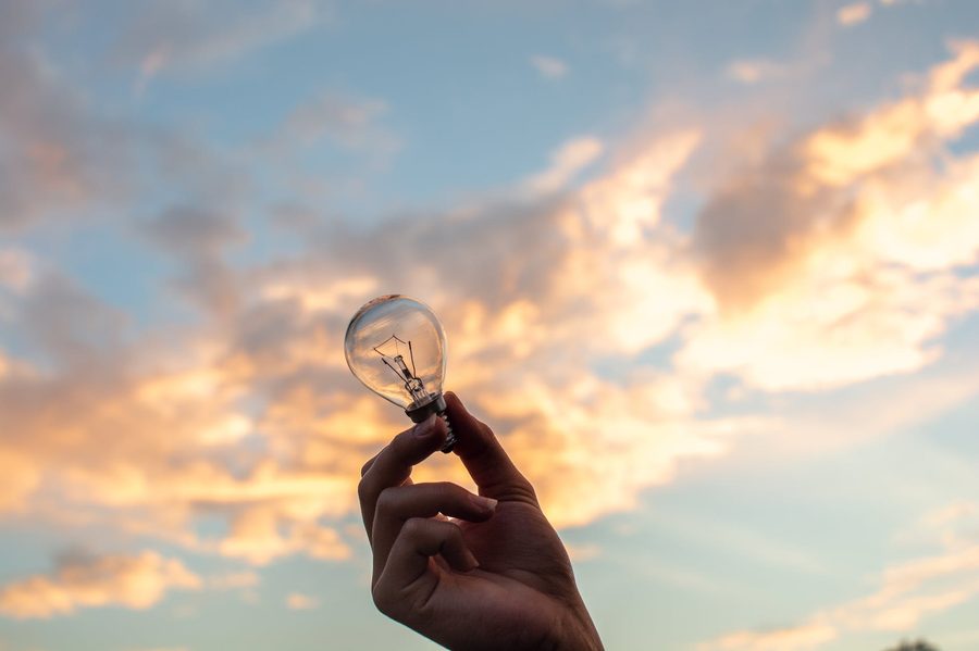Ampoule au coucher du soleil