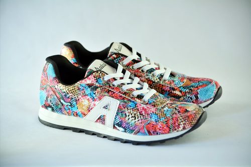 Sneaker