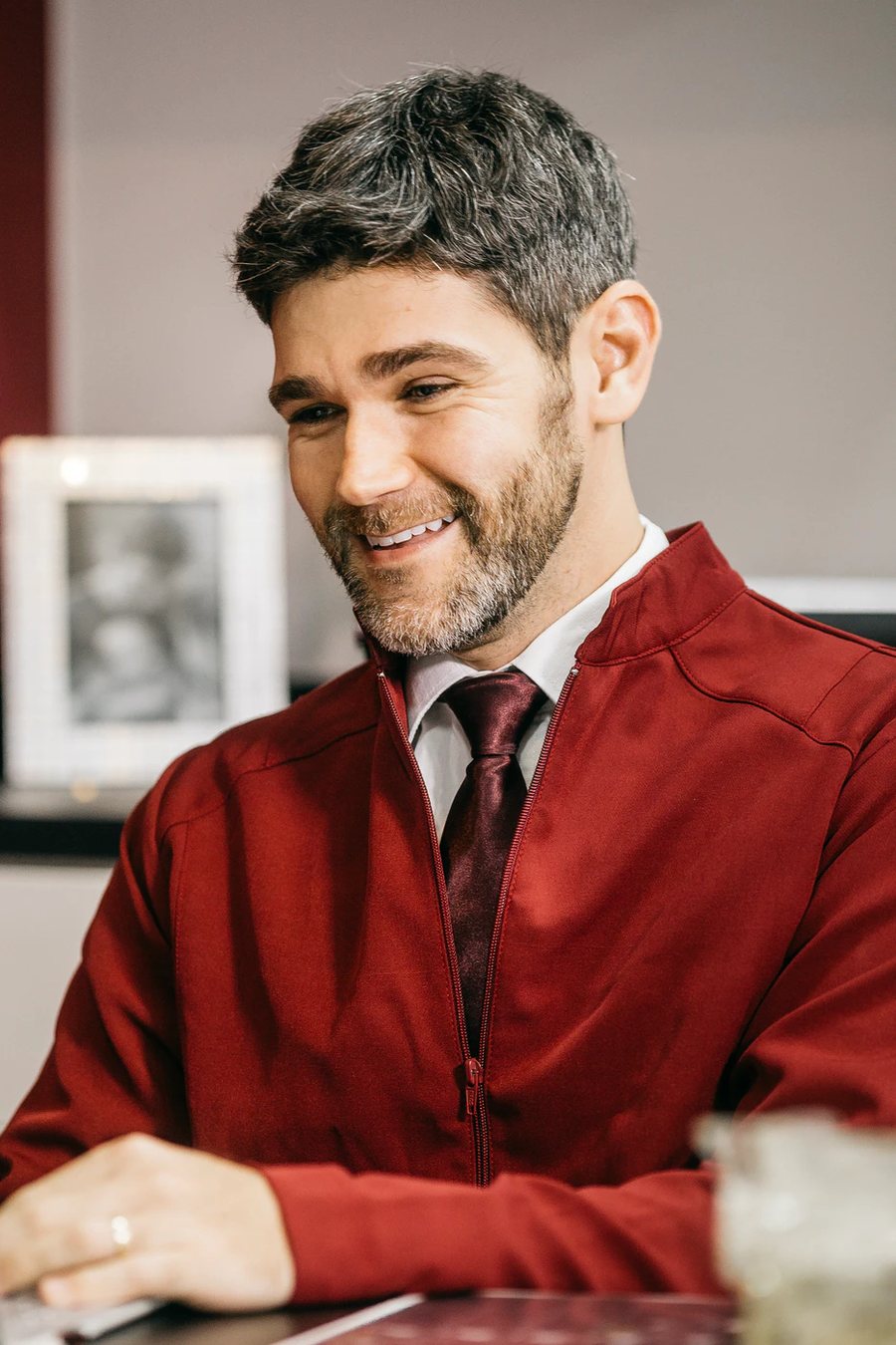 Candidat souriant après un entretien