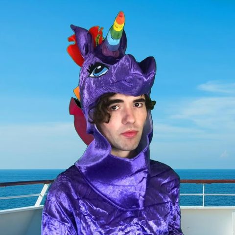 Créateur en costume